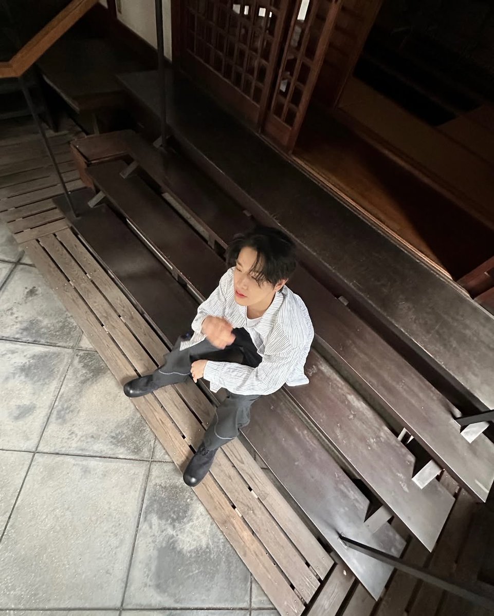 Jakehypens's tweet image. #ADERERROR's time. Leading the way in this classic mansion with a sophisticated posture, careful positioning, and a sparkling touch that exudes timeless attractiveness.