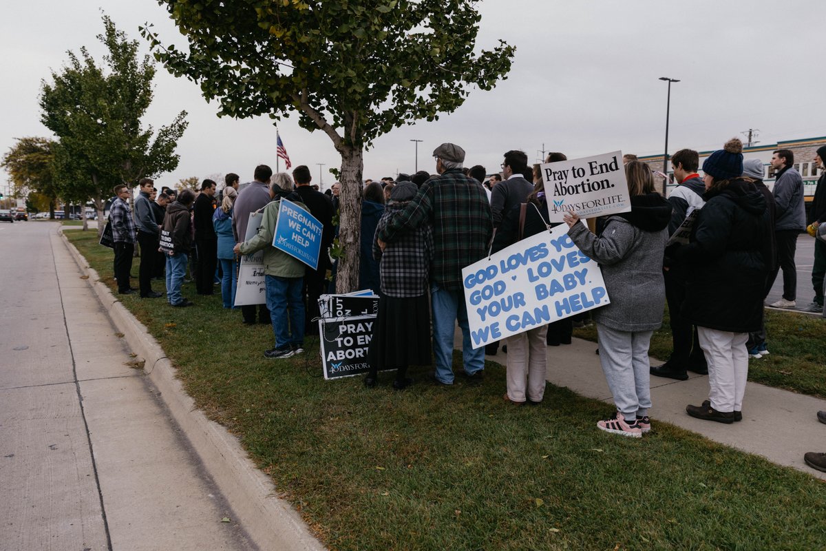 BishopBarron's tweet photo. Friends, yesterday evening I prayed with a group of seminarians and parishioners outside of a Planned Parenthood in Rochester, Minnesota. 

Please join us in praying for the most vulnerable in our society. https://t.co/a2TWjwgSAv