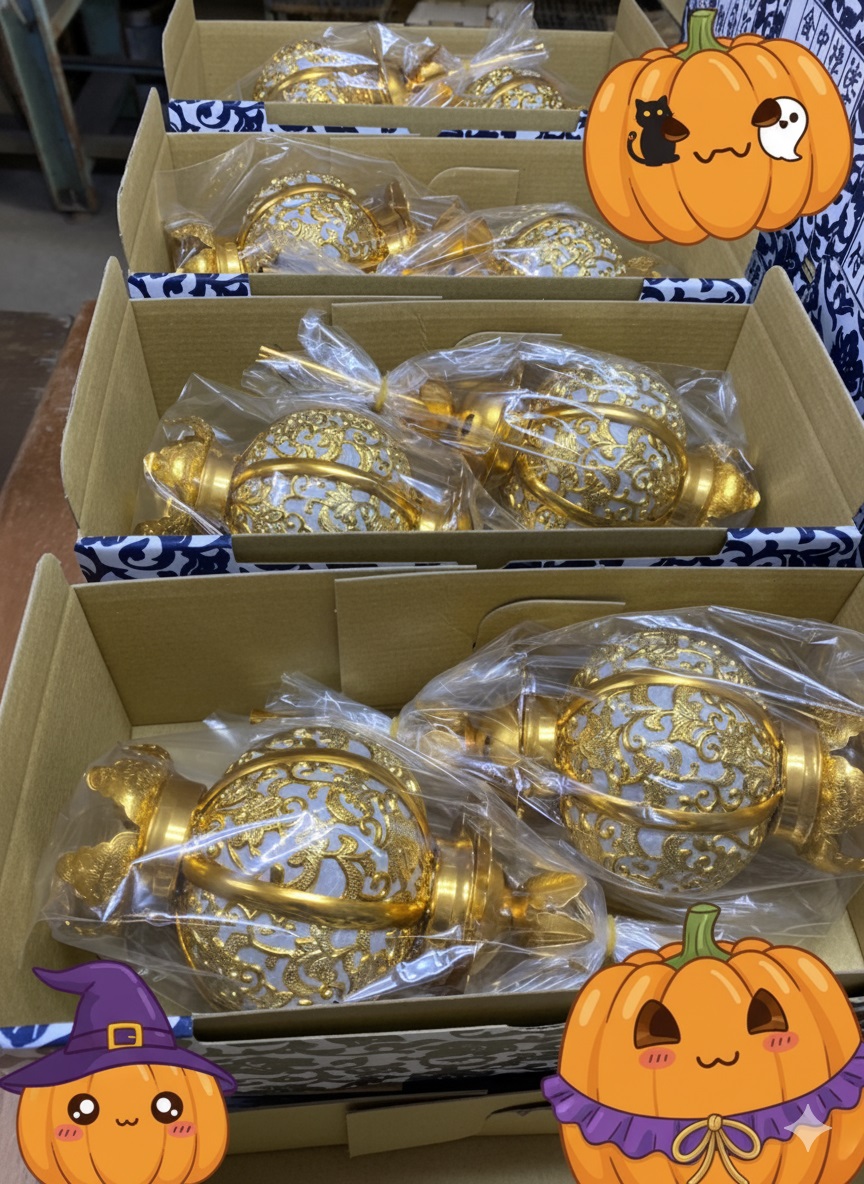 Huamaotw's tweet photo. 作業風景🎉

吊り灯篭のパッケージ作業です。

もうすぐハロウィン🎃👻

#仏壇#仏具#在家用仏具#吊り灯篭#院玄灯篭#灯籠#アルミ製#作業風景#メーカー#華茂有限会社
#ハロウィン https://t.co/ZtRseXmoAk