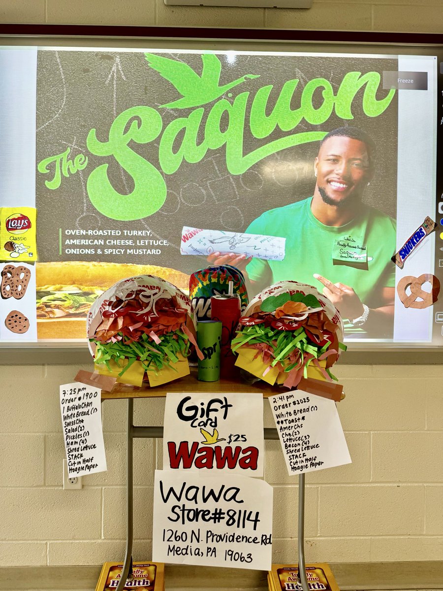 jrobbHPE's tweet photo. @saquon @Wawa check out these pumpkins decorated by middle schoolers in media pa!!! 🎉💚🦅 https://t.co/5Ianb1ifZS