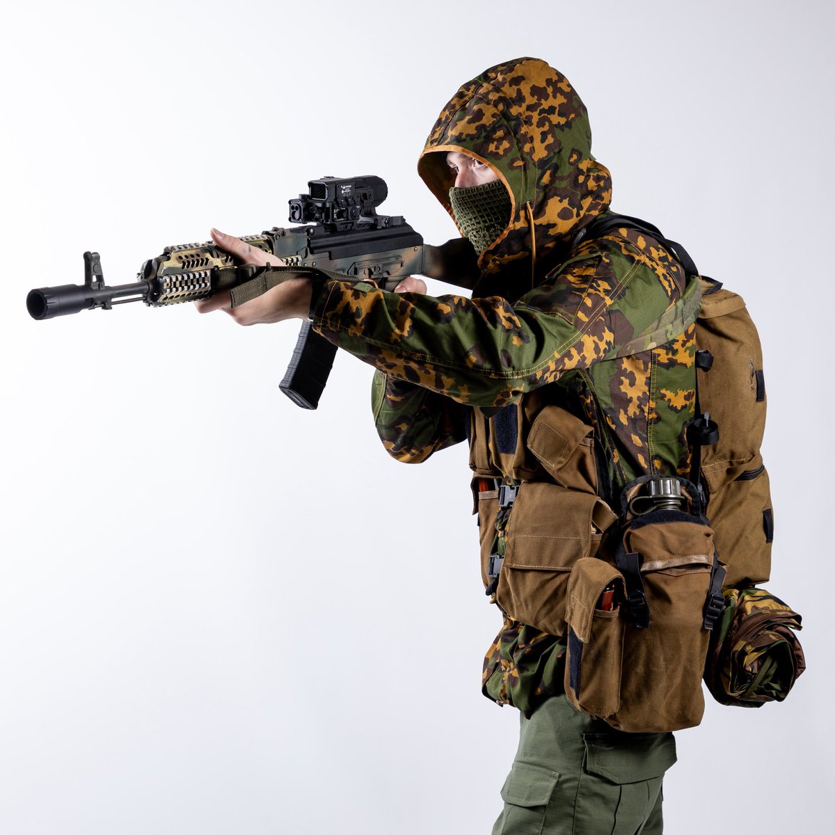 KruschikiSupply's tweet photo. Kruschiki Commando Smocks in SS Leto and White Berezka back on the site, only
a few sizes left in stock https://t.co/bvz6Nd0957