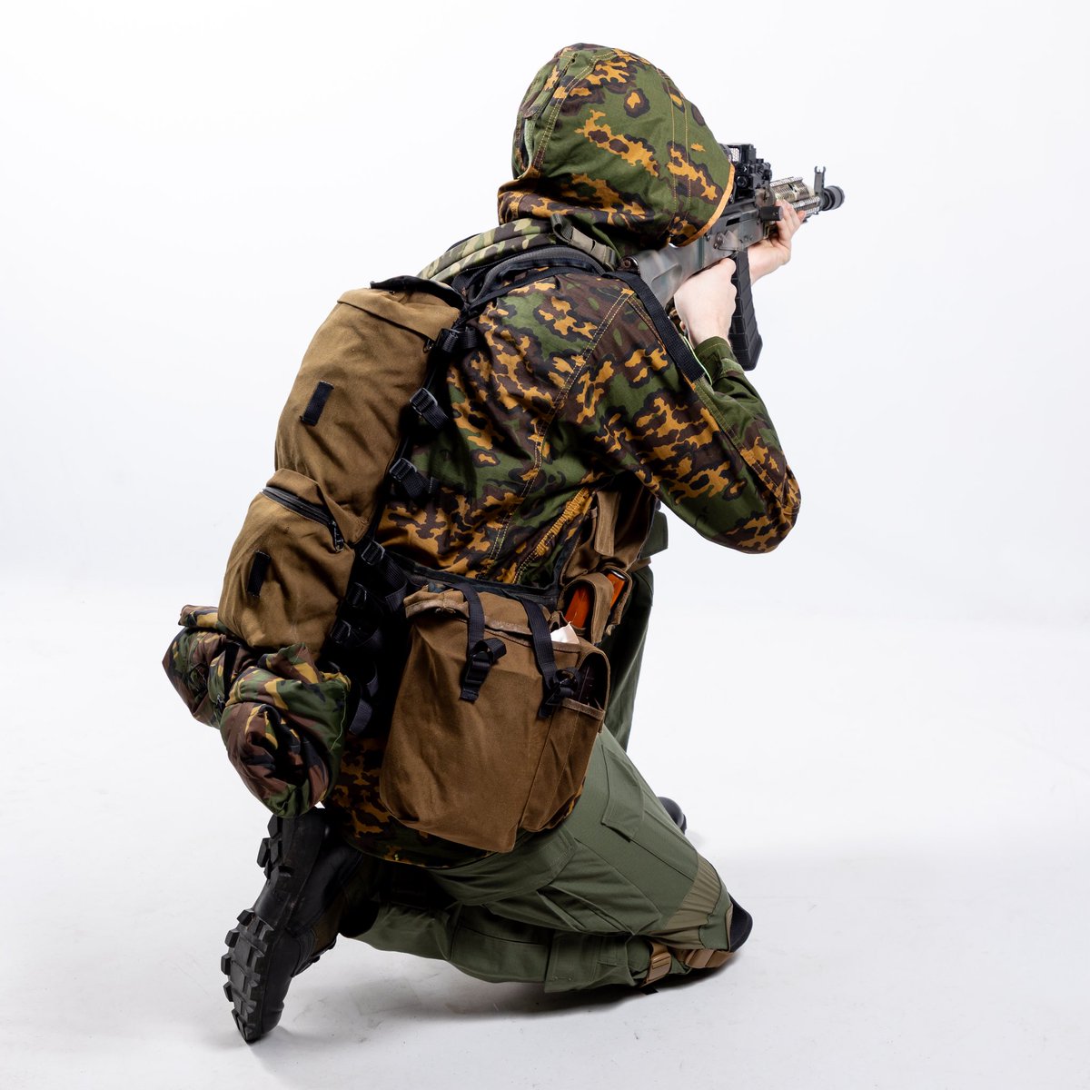 KruschikiSupply's tweet photo. Kruschiki Commando Smocks in SS Leto and White Berezka back on the site, only
a few sizes left in stock https://t.co/bvz6Nd0957