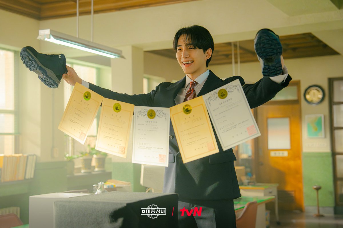 📢 AAA 인기상 결선 마감까지 D-6
🔗 bit.ly/48sXWuk

<10.30 00:00 KST 기준>
2위와의 격차 113,085↗️

3일 연속 출첵 2일차 ✅️
룰렛&amp;무료충전소 챔심 캐기⛏️

#이준호 #LeeJunho #태풍상사
#TyphoonFamily #강태풍