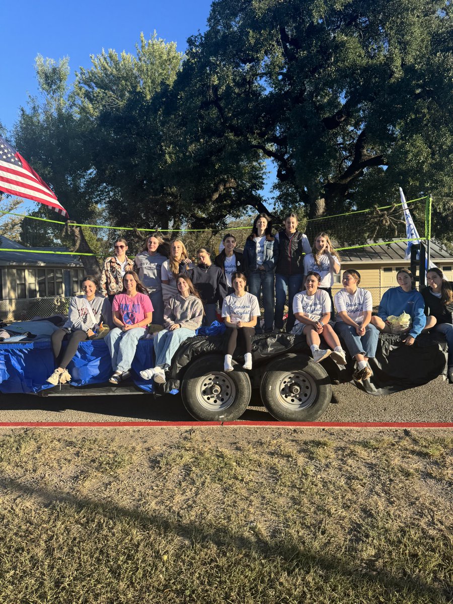 BanderaVball's tweet photo. Homecoming parade 2025!! Spooky float with some awesome girls!!🏐🏐🏐🏐💙 https://t.co/3m1XsTpW4S