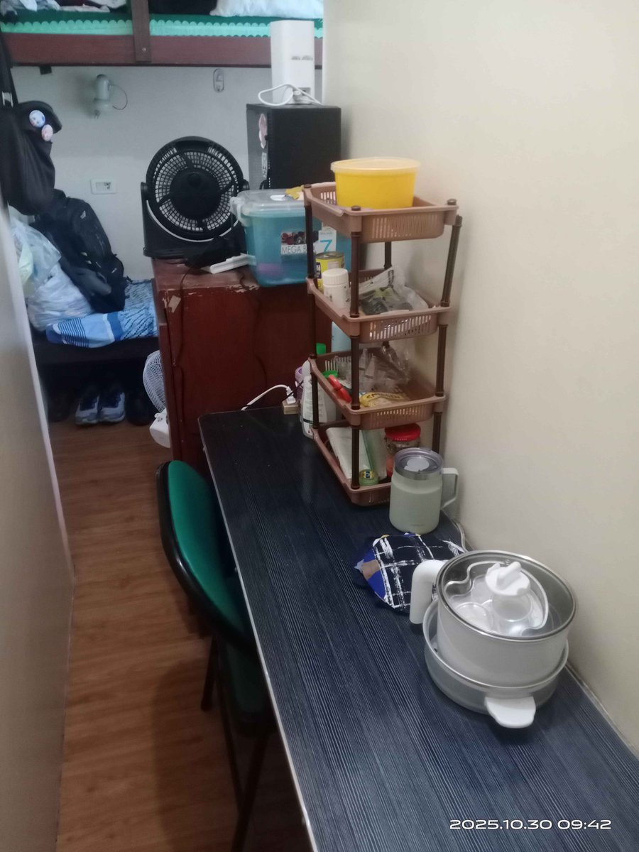 SetsokuAlt's tweet photo. dorm room update after almost 3 months of moving here https://t.co/uXwwBpjGet