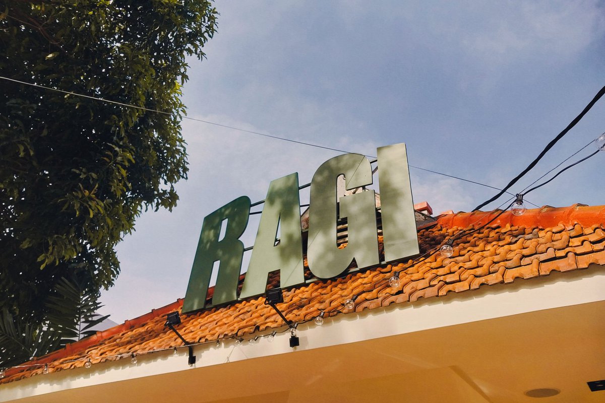 fallforhyouck's tweet image. if u guys surabayans—go to Ragi Bake House, Ketabang