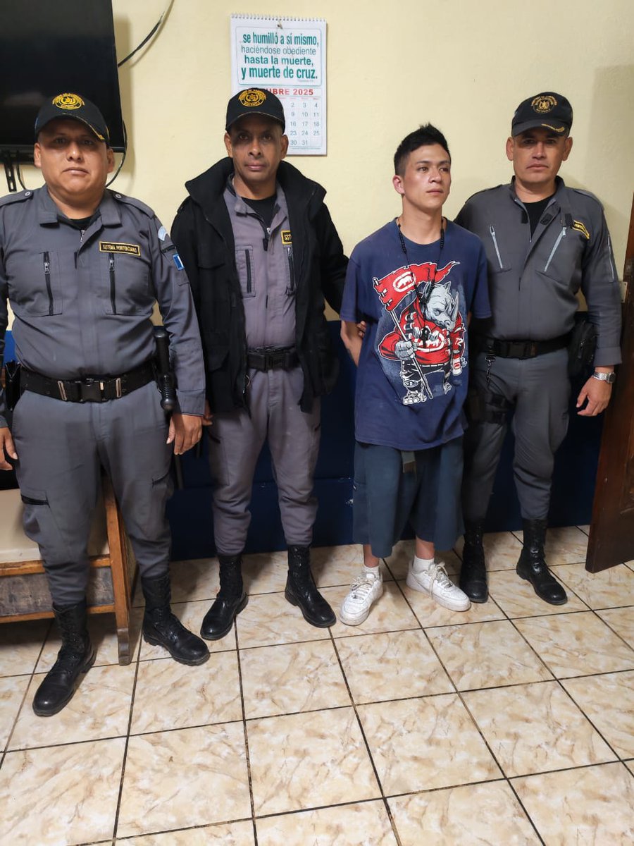 _SPGuatemala's tweet image. 🚨 Acción inmediata ante hechos irregulares

En seguimiento a un video difundido en la red social TikTok, la #DGSP informa que se identificó al privado de libertad Mario René Gálvez Ponce, de 28 años, quien fue aislado de forma inmediata y puesto a disposición de las autoridades
