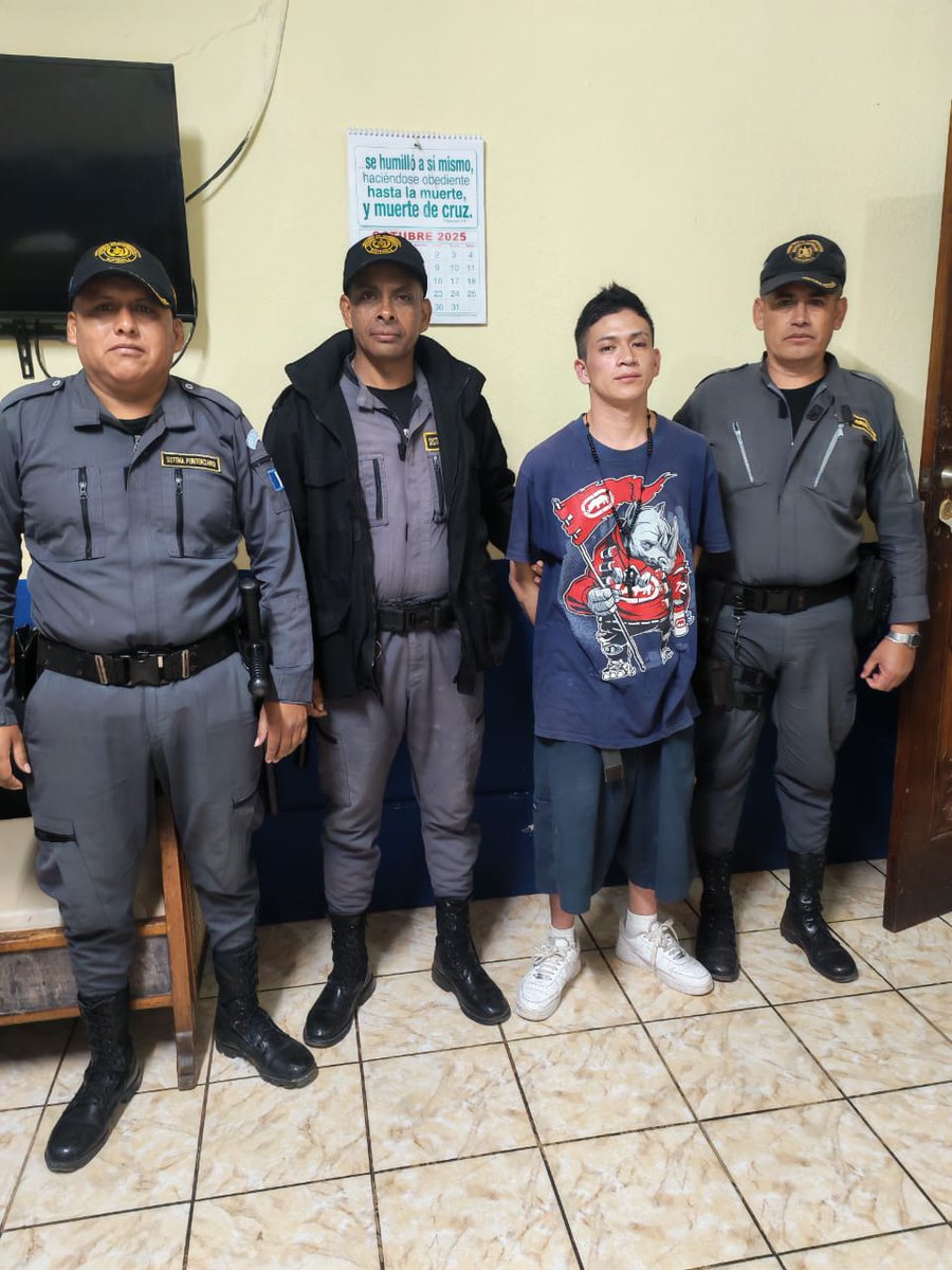 _SPGuatemala's tweet image. 🚨 Acción inmediata ante hechos irregulares

En seguimiento a un video difundido en la red social TikTok, la #DGSP informa que se identificó al privado de libertad Mario René Gálvez Ponce, de 28 años, quien fue aislado de forma inmediata y puesto a disposición de las autoridades