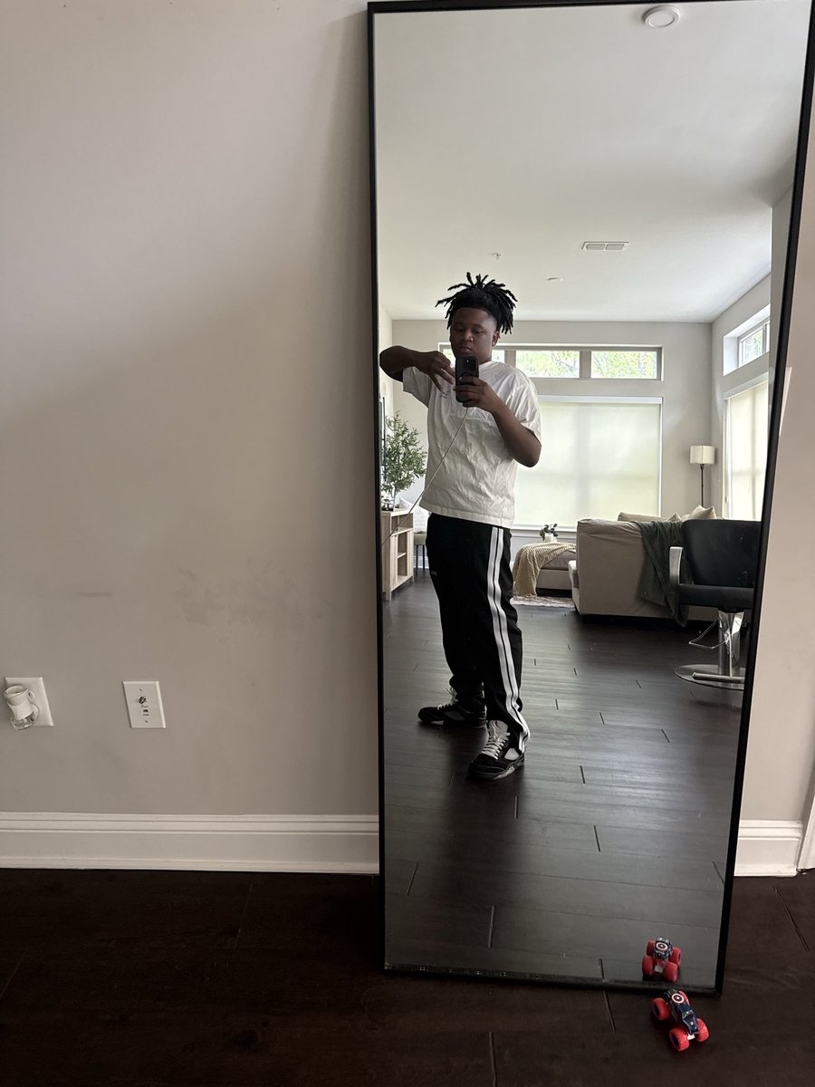 Freemoneyfeen tweet media