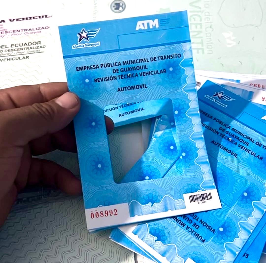 FiscaliaEcuador's tweet photo. #ATENCIÓN | #Guayas: #FiscalíaEc formuló cargos contra Teresa J., Juan P. y Otto P. por falsificación y #UsoDeDocumentoFalso. Fueron aprehendidos en #Durán con 22.000 especies para matriculación y certificados de tránsito de varios cantones. Juez les dictó prisión preventiva. https://t.co/uIyA6mPNFv