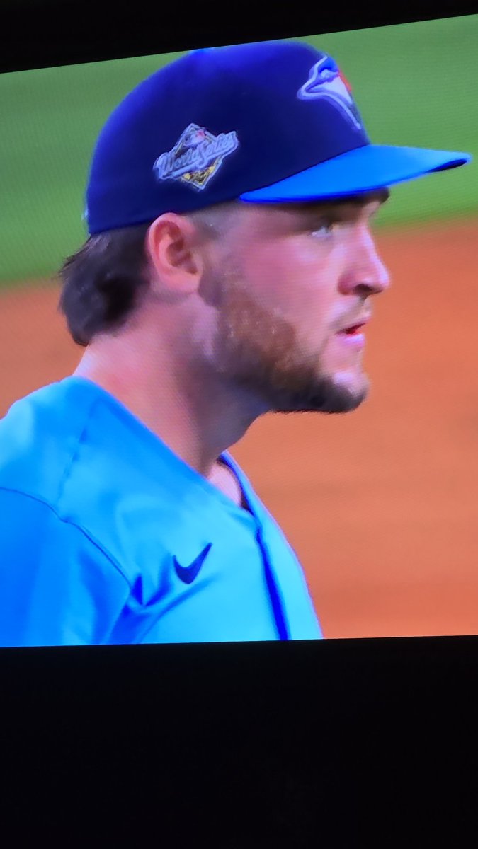 Yesavage is a problem tonight. 
#WANTITALL #WorldSeries