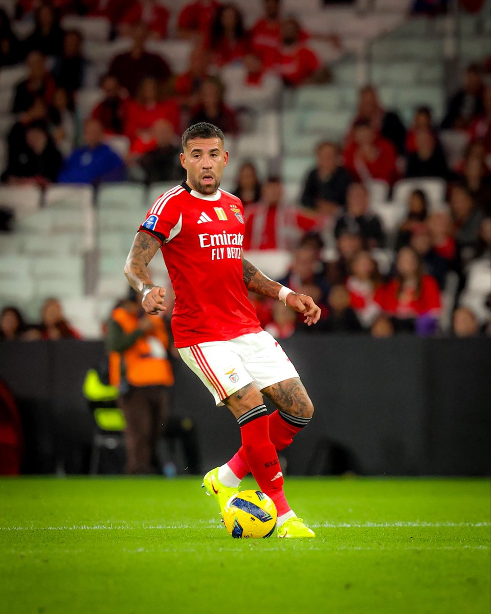 Notamendi30's tweet photo. Semifinales 🔜✨⚽️ @SLBenfica https://t.co/wN22VvMpkk