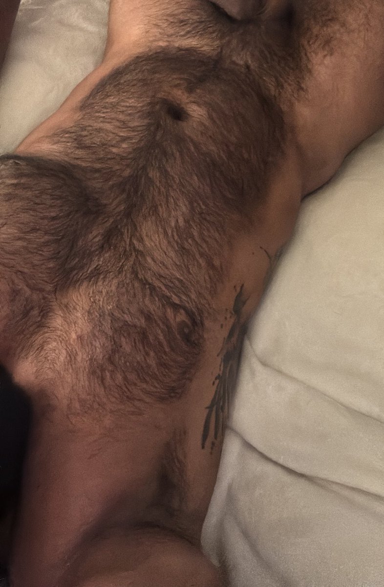TobyBeard_'s tweet photo. Día agotador . Necesito un masaje . Buenas noches 🐻 #RT https://t.co/rqEZlAfL3a