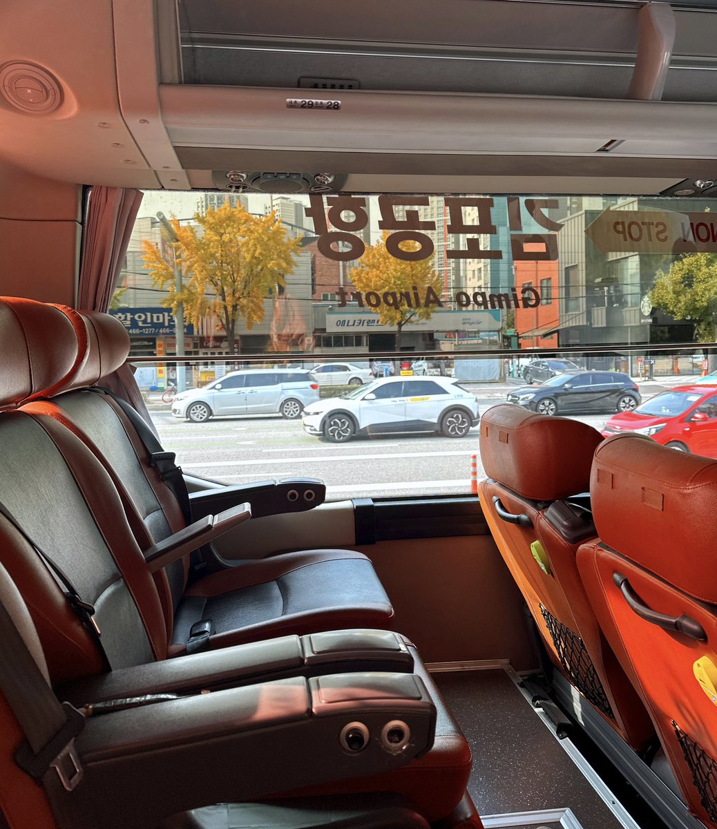 _demande's tweet photo. 📍3박4일 낭만 제주도 여행 기록📍
우선 제주공항에 도착하면 아무 빨간버스나 타고 바다가 나올때까지 갈겁니다.<아직 숙소 하루도 예약 안한사람 https://t.co/06ZARsY2ao
