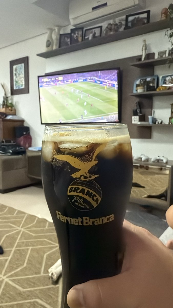 mateusmramos's tweet image. A ver si adivinan de quién soy hincha hoy? #fernet #fernetconcoca #argentina #libertadores2025 #flamengo #racing