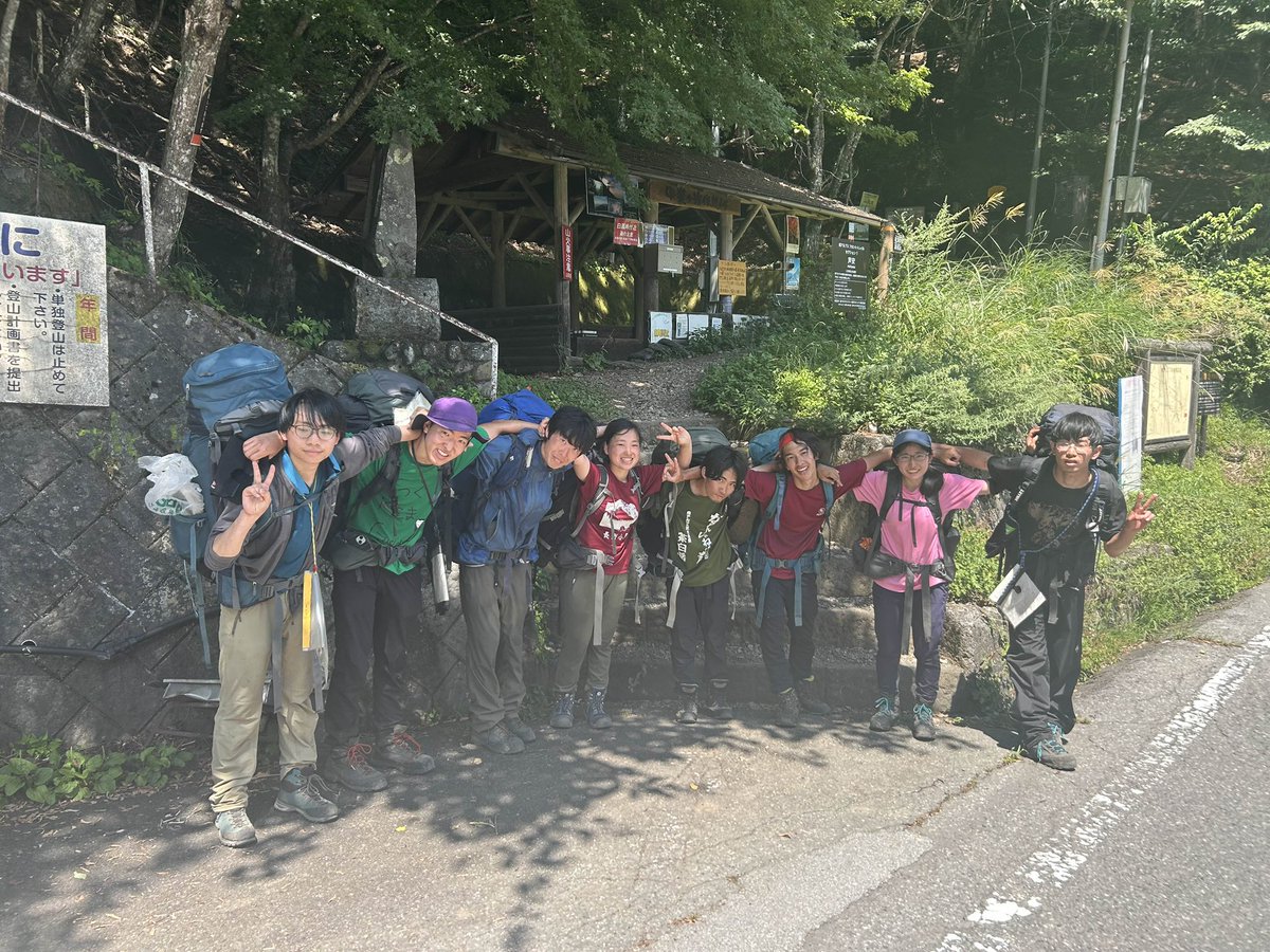 TWVjp's tweet photo. 夏合宿として8/4-19に南アルプスを縦走しました。畑薙ダムから入山し、主稜線を縦走しながら光岳を除く南アの百名山9座を繋いで夜叉神峠へ下りました。TWV最長？の夏合宿は山あり谷ありの16日間でした。
#夏合宿
#南ア
#twv
#東大ワンゲル
#東大
#縦走
#登山 https://t.co/0P7biRuFTs