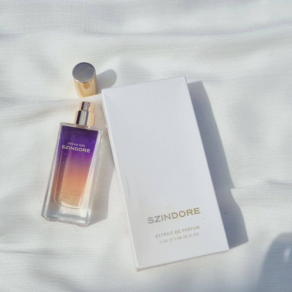 I'm really glad I found a cheaper alternative to Carolina Herrera Good Girl! Bau white floral, warm spicy with vanilla-almond. 

Bau tuberose dia sedap gilersss babe! From good girl to dream girl gitew ✨