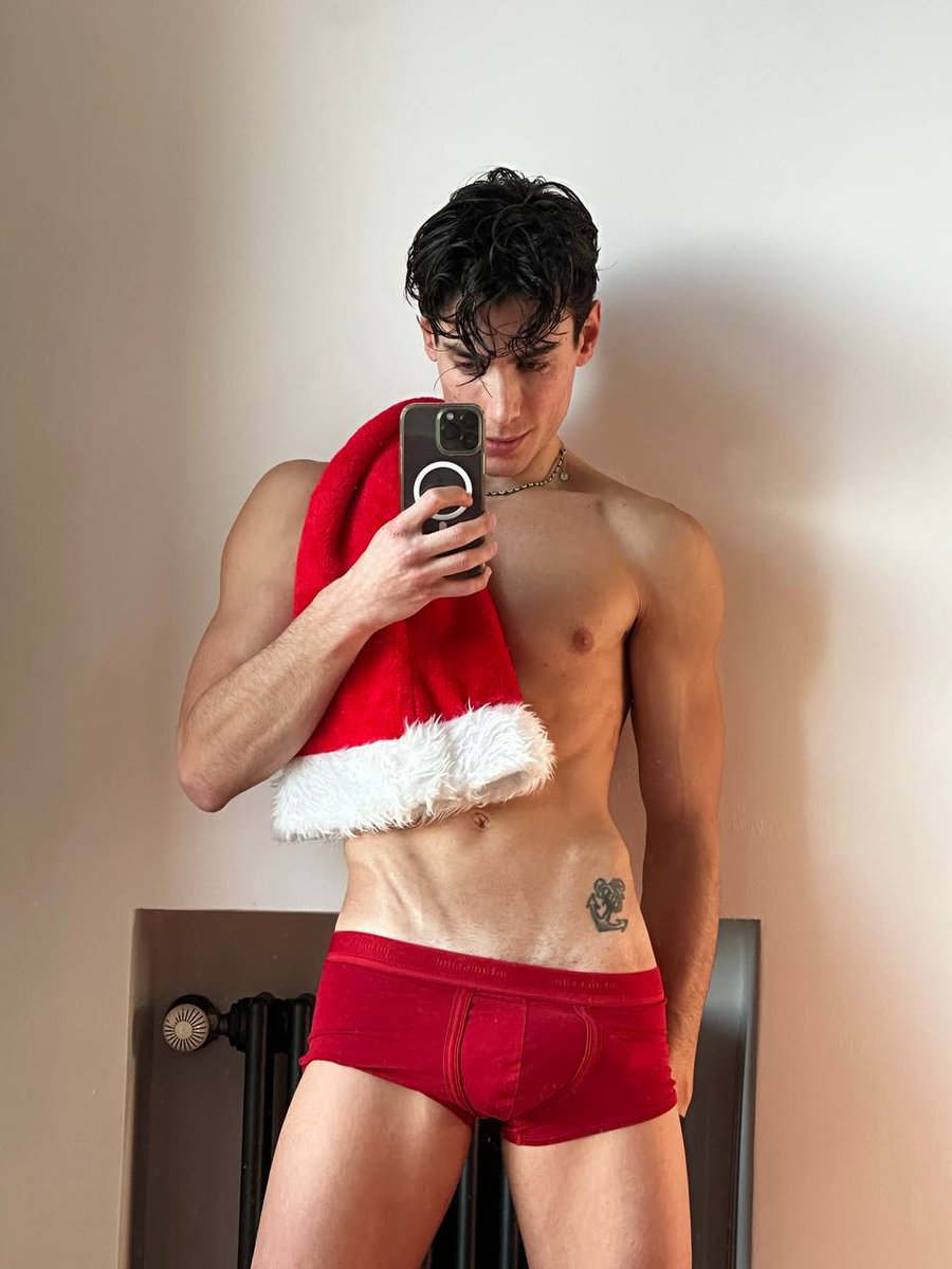 KaylaNewKay's tweet photo. Don't forget Xmas is coming next https://t.co/gmmVFZbENV