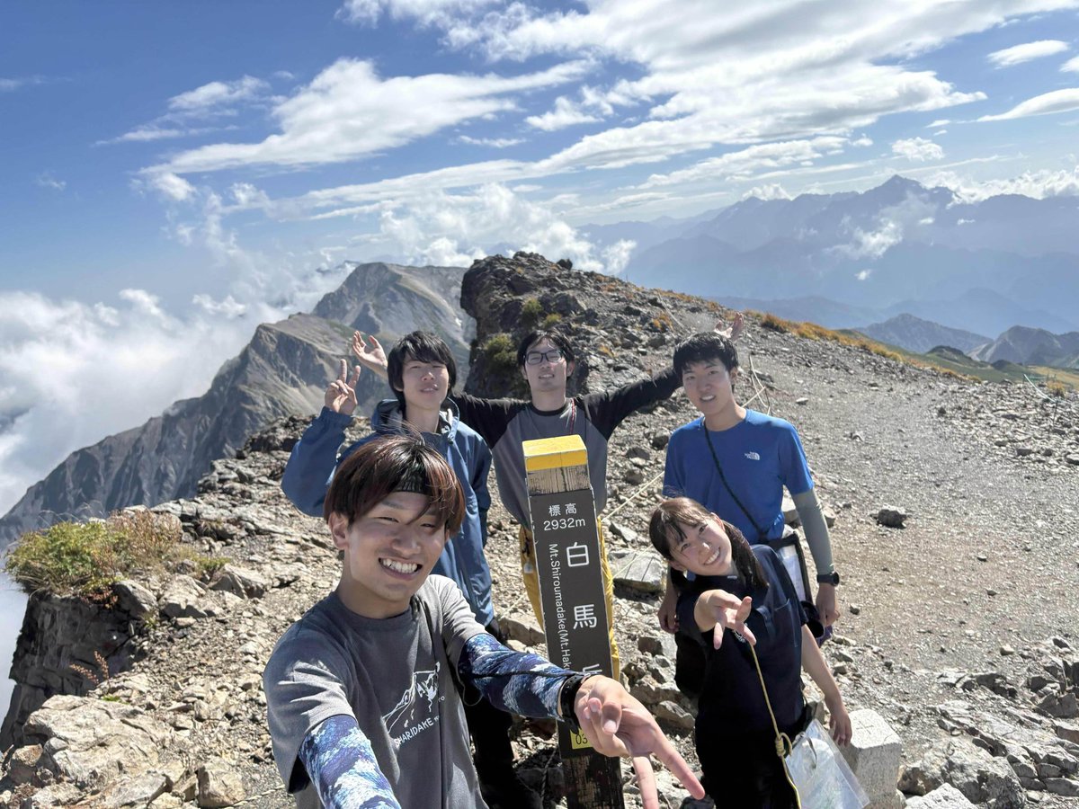TWVjp's tweet photo. 9/15-18で秋企画で白馬三山、雪倉岳、朝日岳に行きました。アプローチが長く雨に悩まされる場面もありましたが、なんとか完遂！
主要なピークでは晴天に恵まれ、特に白馬三山を晴れの中で歩けてよかったです
#白馬
#白馬三山
#twv
#東大ワンゲル
#縦走
#登山 https://t.co/gJMDdehwNM