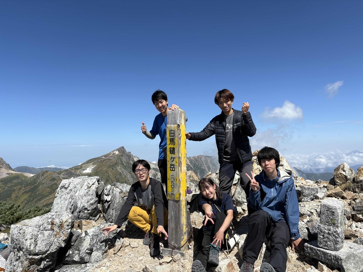 TWVjp's tweet photo. 9/15-18で秋企画で白馬三山、雪倉岳、朝日岳に行きました。アプローチが長く雨に悩まされる場面もありましたが、なんとか完遂！
主要なピークでは晴天に恵まれ、特に白馬三山を晴れの中で歩けてよかったです
#白馬
#白馬三山
#twv
#東大ワンゲル
#縦走
#登山 https://t.co/gJMDdehwNM