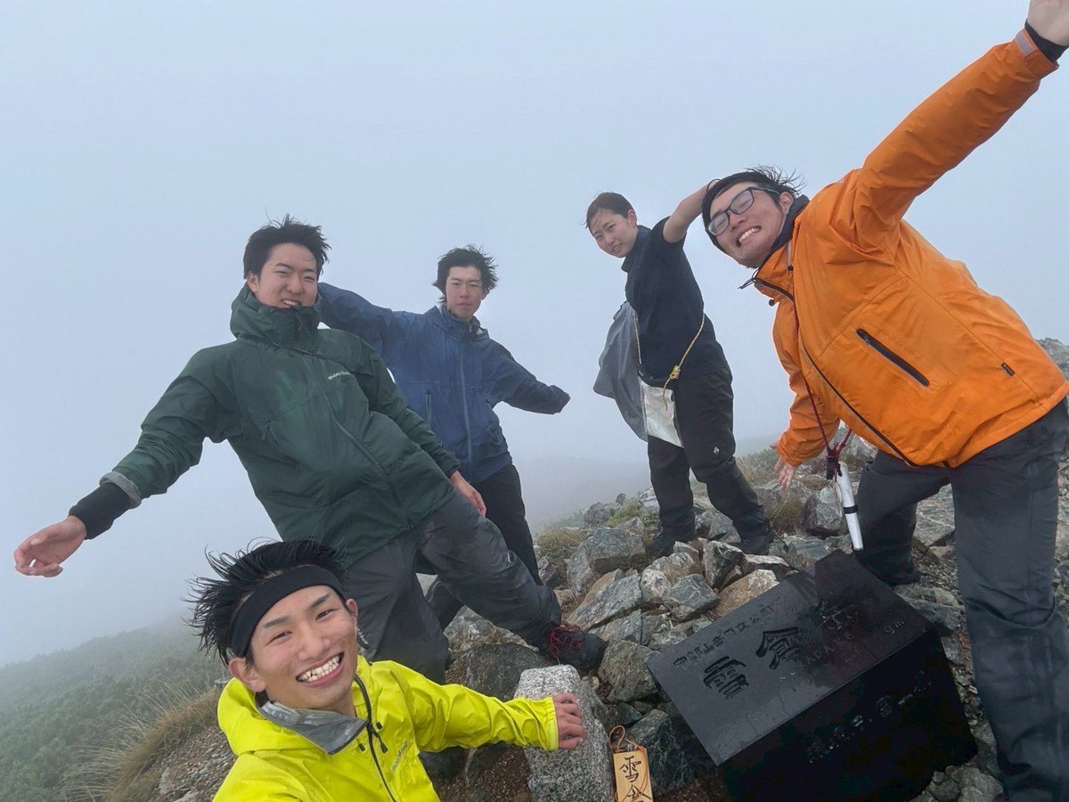 TWVjp's tweet photo. 9/15-18で秋企画で白馬三山、雪倉岳、朝日岳に行きました。アプローチが長く雨に悩まされる場面もありましたが、なんとか完遂！
主要なピークでは晴天に恵まれ、特に白馬三山を晴れの中で歩けてよかったです
#白馬
#白馬三山
#twv
#東大ワンゲル
#縦走
#登山 https://t.co/gJMDdehwNM