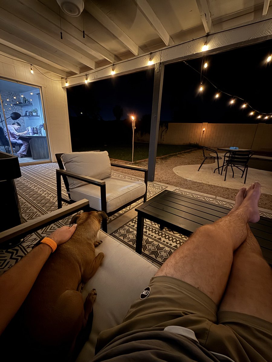 ecombobby's tweet photo. Baby mama painting, my dog &amp; beautiful weather 🔥 https://t.co/yzHlbehogG