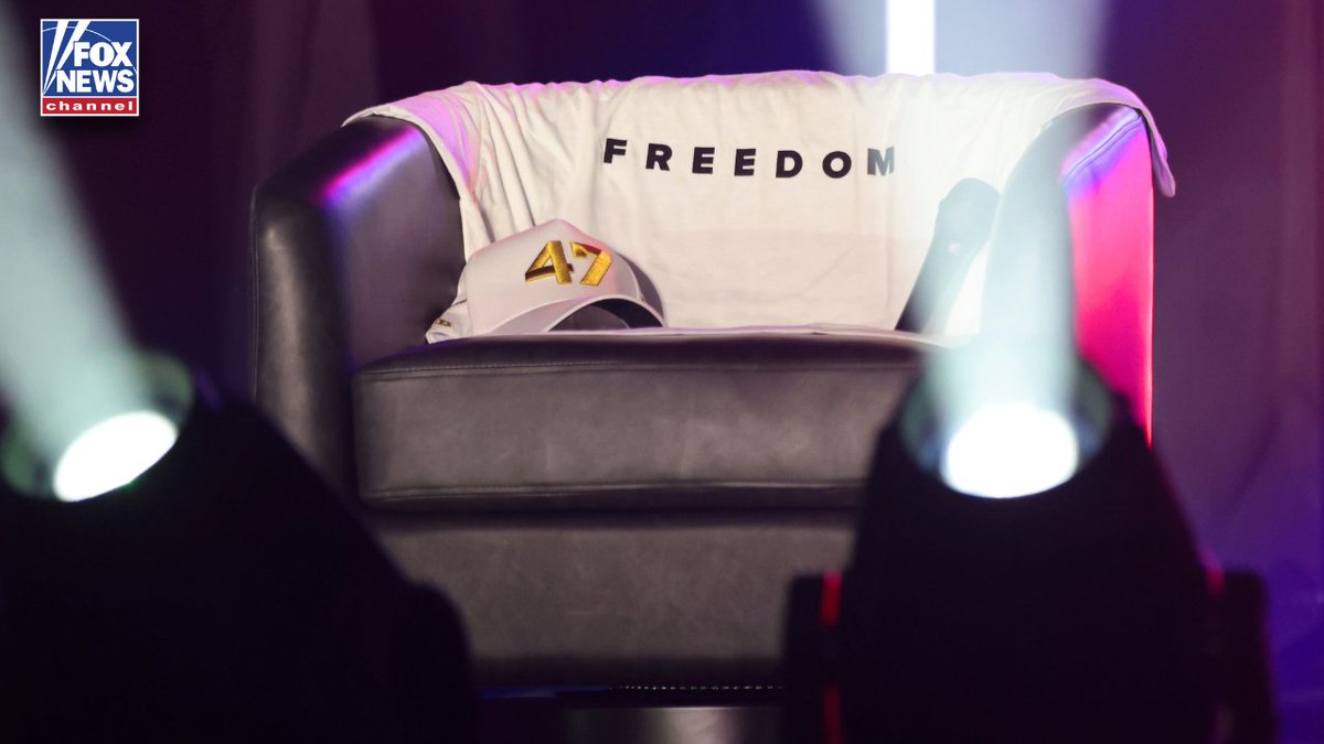 ENCONTRO NO CAMPUS: Milhares de estudantes lotaram um evento da Turning Point USA na Universidade de Mississippi para ou