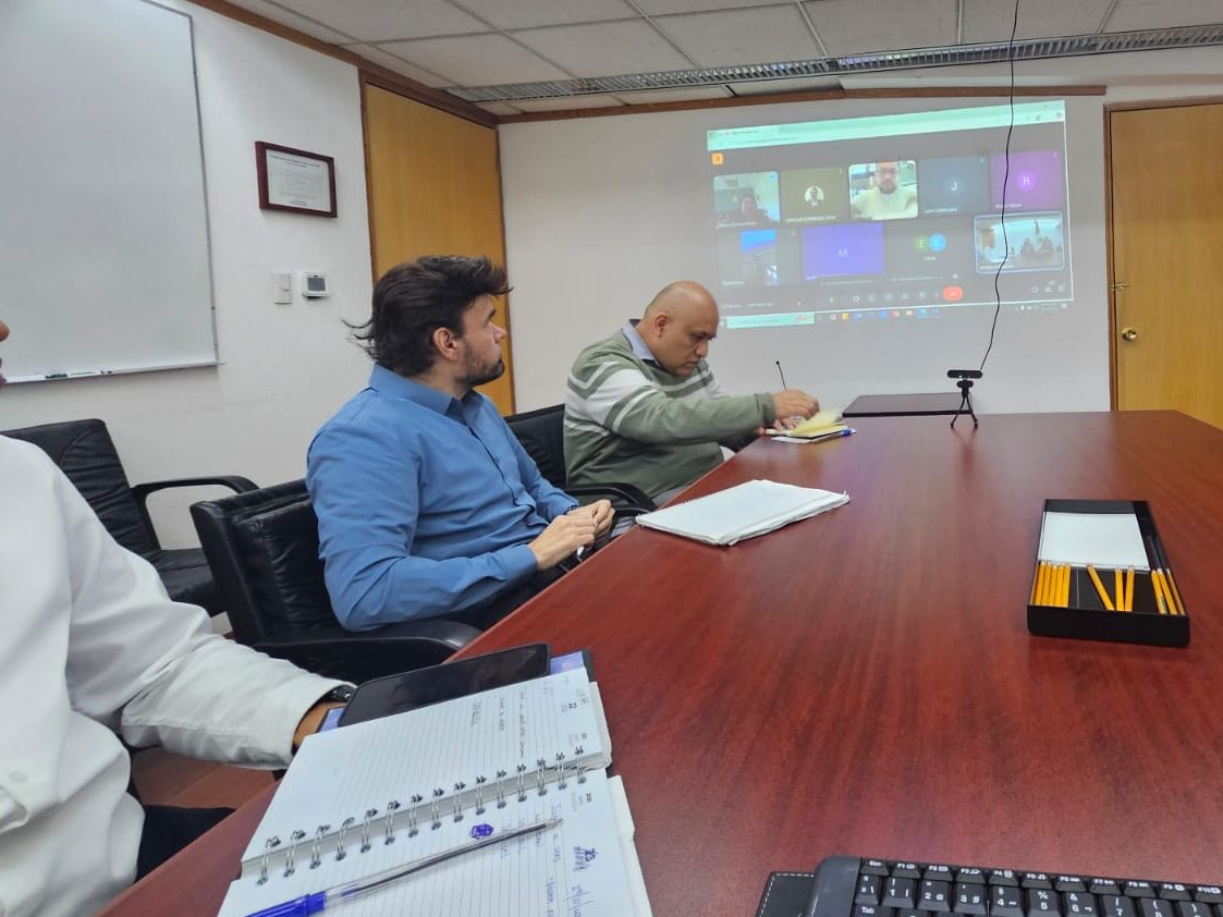El día de hoy, sostuvimos una reunión con las y los titulares de los Registros Civiles de #Michoacán, #Veracruz y #Zacatecas para iniciar el proyecto piloto de citas para el registro biométrico en los módulos de #CURP de dichas entidades.
#RENAPO