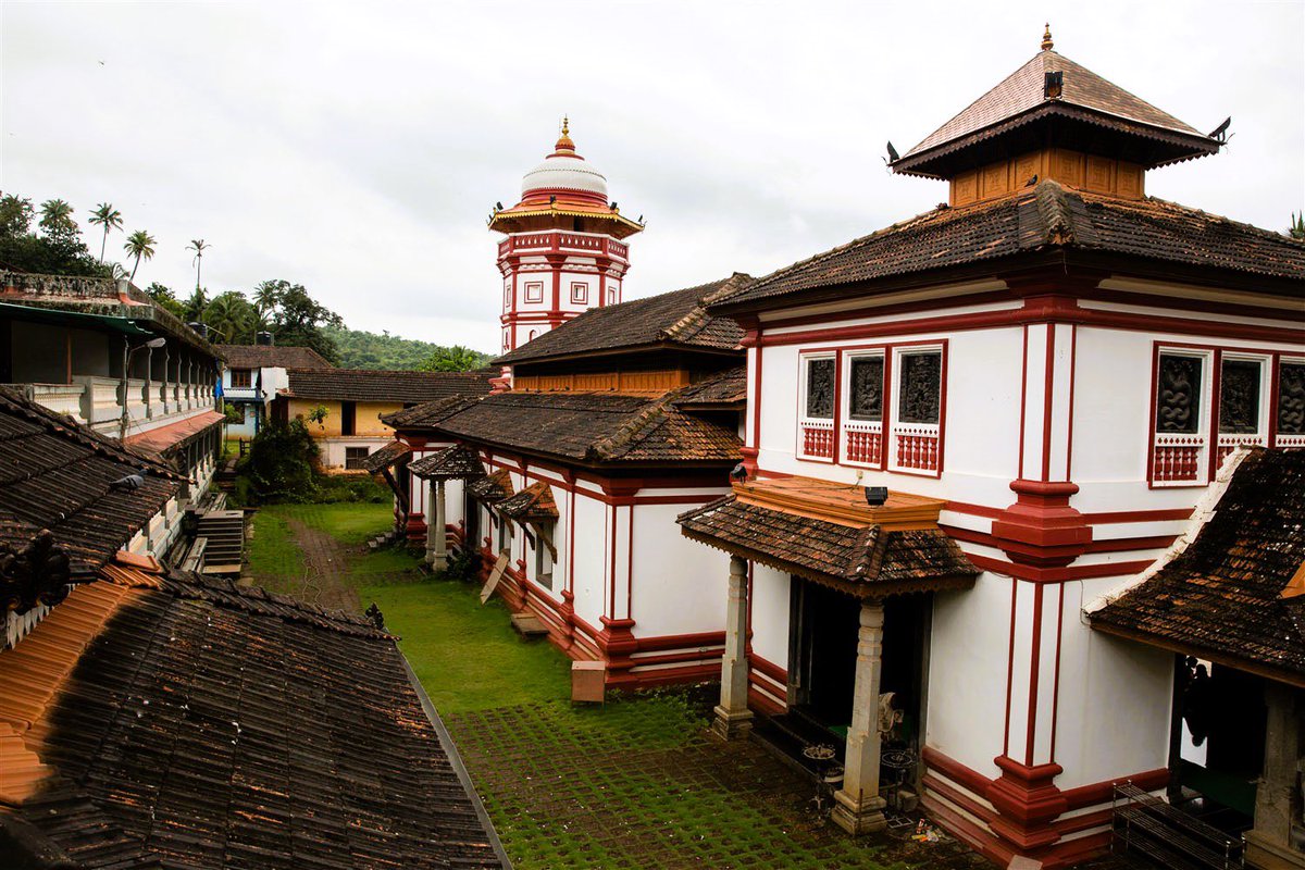 bharatkemandir's tweet photo. One of the Oldest Mandir in Goa, 16th Century Mallikarjuna Temple, Canacona, Goa. 
Temple Pillars have intricate carvings with scenes from the Puranas and Mahabharat.  
It’s worth visiting this mandir while touring Goa. https://t.co/euqBTee7M3