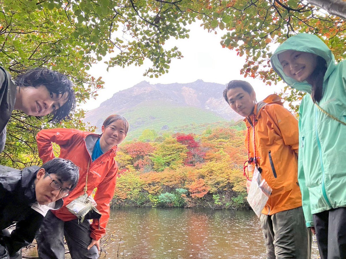 TWVjp's tweet photo. 10月の3〜5日、那須に登りました。夏休みが終わり秋学期初めての山行になります。那須三山のピークと、丁度色づき始めたもみじ、この両方を「ハント」する当山行は、山中の露天風呂や姥が平の紅葉など、日々自然の厳しさに向かい合うワンゲル部員にとって心休まる一時になったでしょう。
#那須
#twv https://t.co/RHyuPIt2ZI
