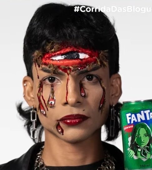 AngellEvermoon's tweet photo. Pior episodio de corrida das Blogueiras kkkkkkk  podemos ver que um está com a make de um guaraná e a outra esta de azeitona de drinks, jurados estavam com o olho no cy só pode. 🤡 
#corridadasblogueiras7 https://t.co/687468nGjX