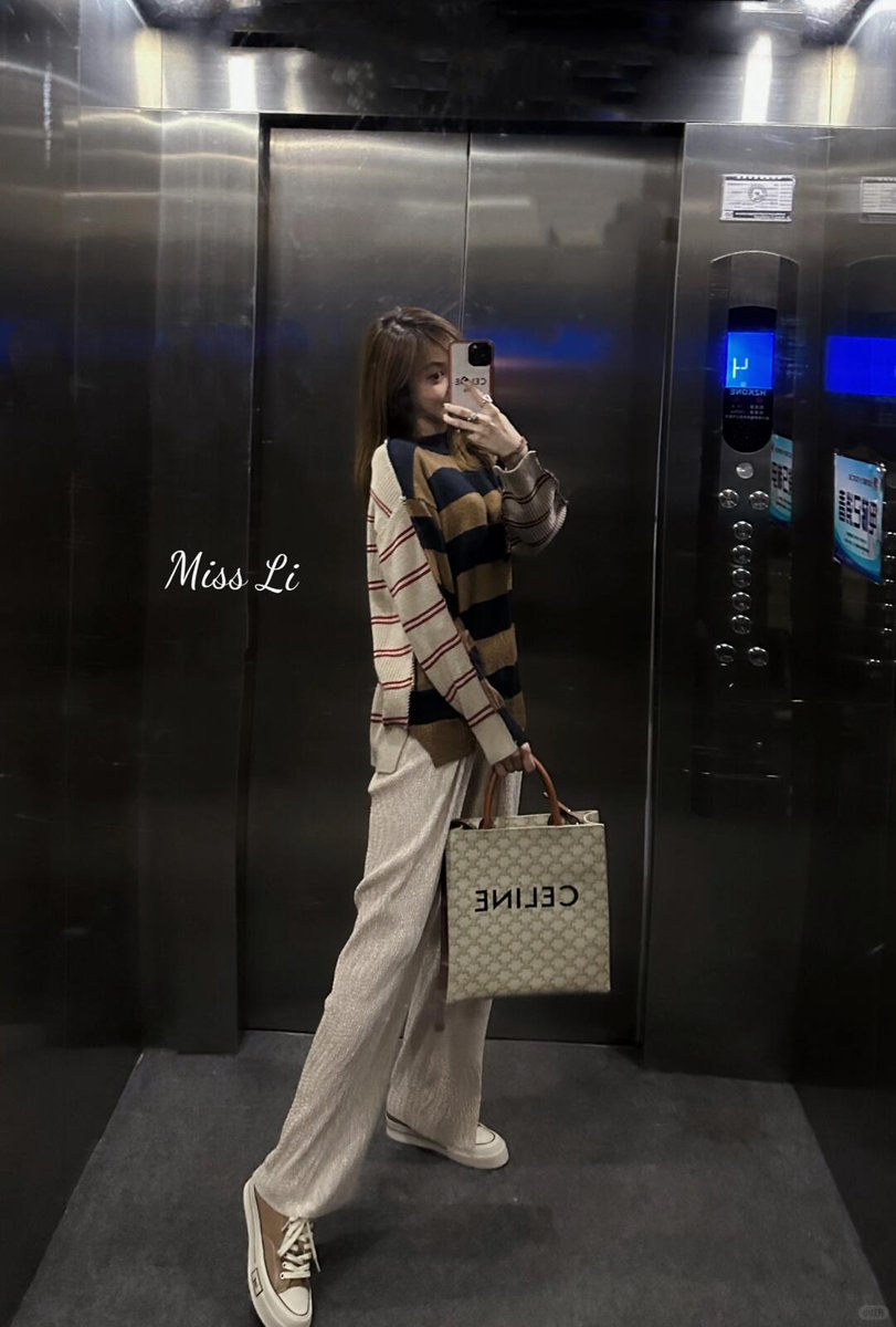 piqibaozaoxiao1's tweet image. #noteinspiration #dailyoutfit #whatto wear
What are y'all wearing today? 😊
Eating too much really does make you gain weight.
Check out Teacher Li's profile, everyone! She's got a squad of BFFs. 🤗