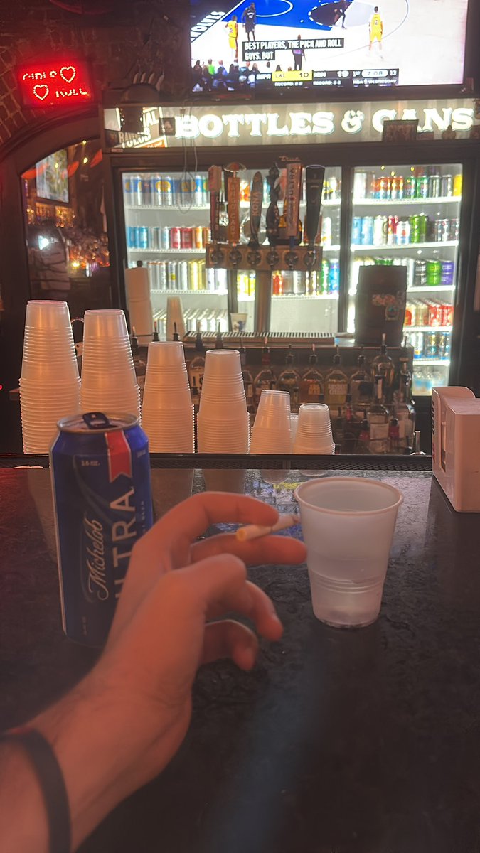 Bartender just gave me an ash cup as a lit one up at the bar. Yup, Savannah is for me