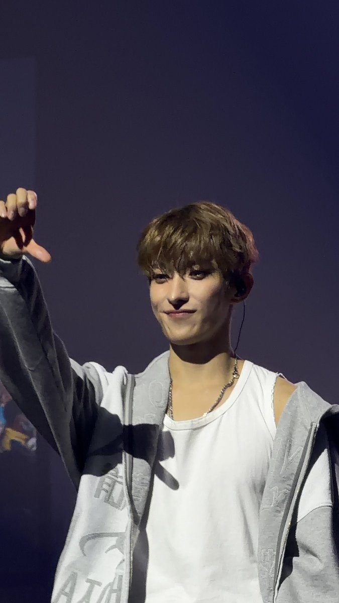 KyeomsBaekery's tweet photo. DOKYEOM’S FIT AND MAKE UP FOR TODAY’S ENCORE IS SOOOO BEAUTIFUL OH GOD😭❤️‍🩹 #도겸 https://t.co/vteXY8MSxY