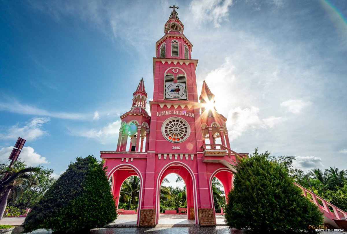 NoiTour56002's tweet photo. Standing out with its pink paint in the middle of a river garden landscape, Nhon Phu Church is a religious structure bearing the unique historical and architectural imprint of the Southern Delta region.
Photo: Nguyen The Duong
#nhonphuchurch https://t.co/0wvBJPCJAL