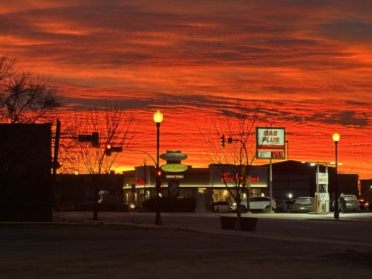 slmamer's tweet photo. Sunrise this morning in @CityofWarman. #warman https://t.co/lBjQMOD3o4