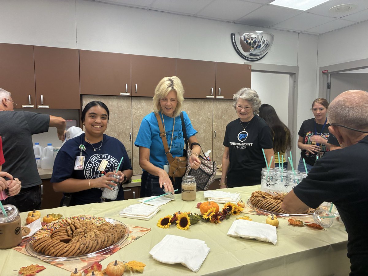 SpringCreekES's tweet image. A teacher pick me up on this wonderful Wednesday! 
Shoutout to Turning Point Church for providing coffee and cookies to the SCE staff today! We appreciate you all! ☕️🍪