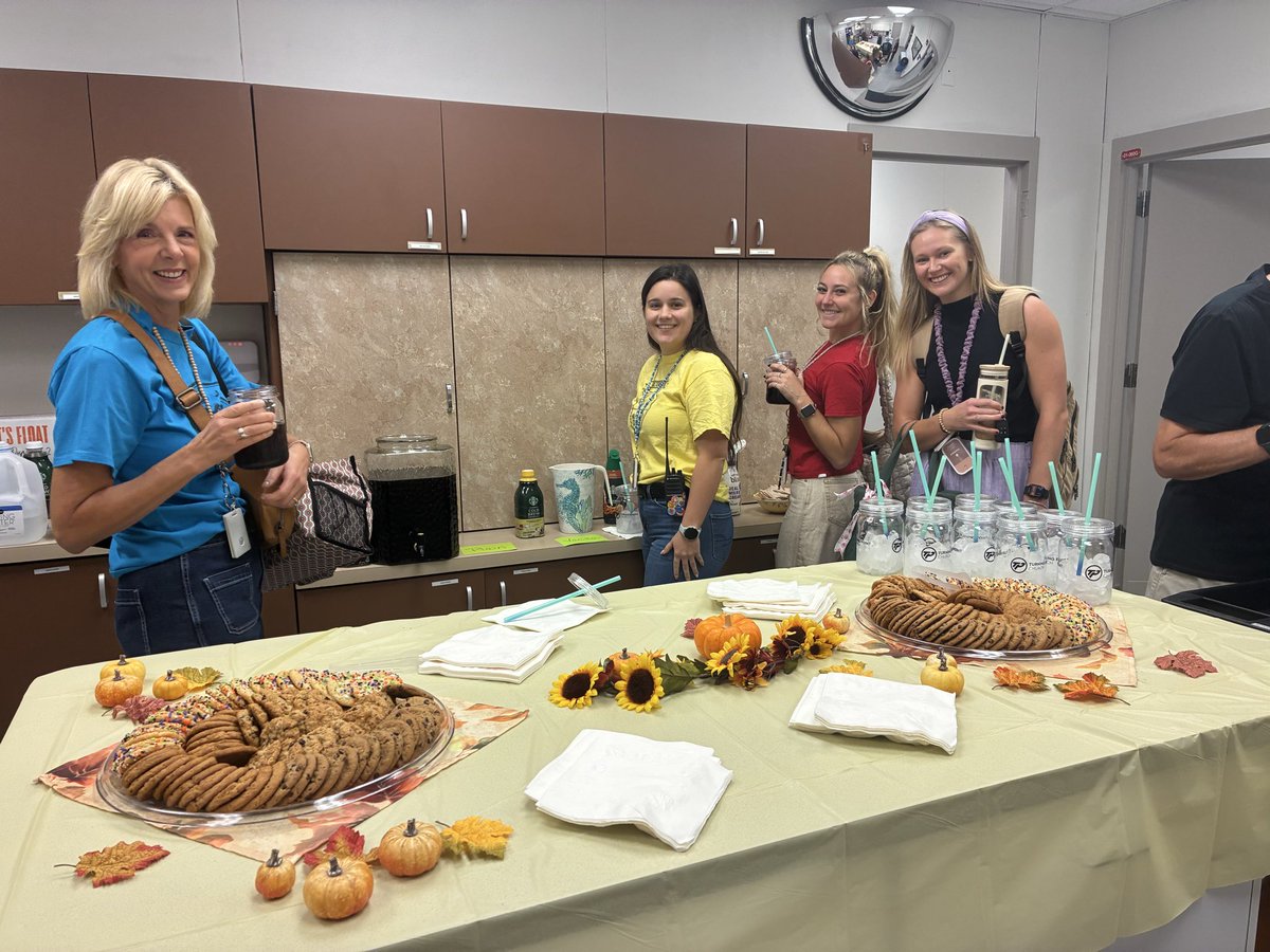 SpringCreekES's tweet image. A teacher pick me up on this wonderful Wednesday! 
Shoutout to Turning Point Church for providing coffee and cookies to the SCE staff today! We appreciate you all! ☕️🍪