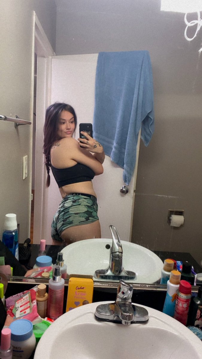 NanaaMariaa22's tweet photo. Yall love dis fattt asss https://t.co/uZNq1T9LxW