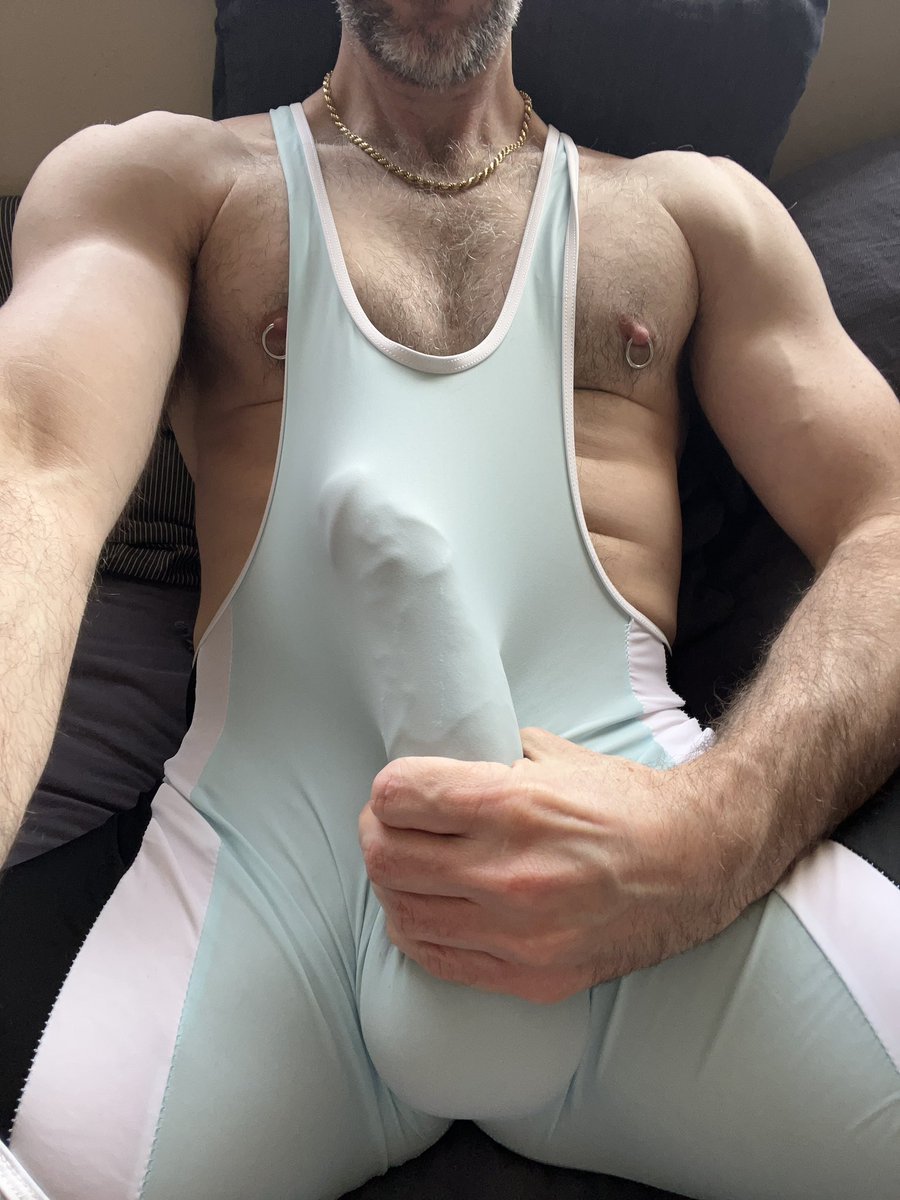 HungAusman's tweet photo. Does this suit make my dick look big? https://t.co/THcg6pel4o