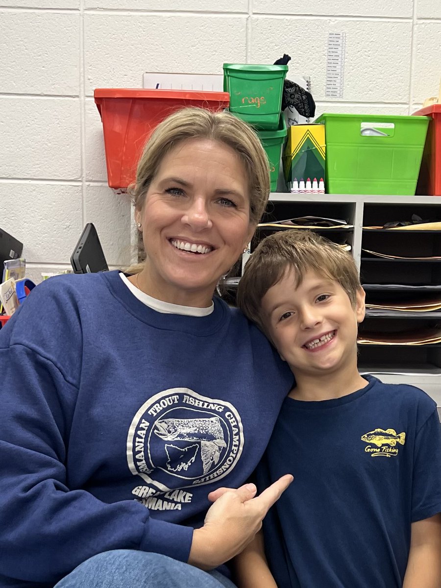MsBledsoeSaidSo's tweet photo. We’re hooked on learning! Going to reel in a boatload of knowledge. 🎣  
#BeEvergreen #IBelongInEvergreen https://t.co/00x4vH2U9q