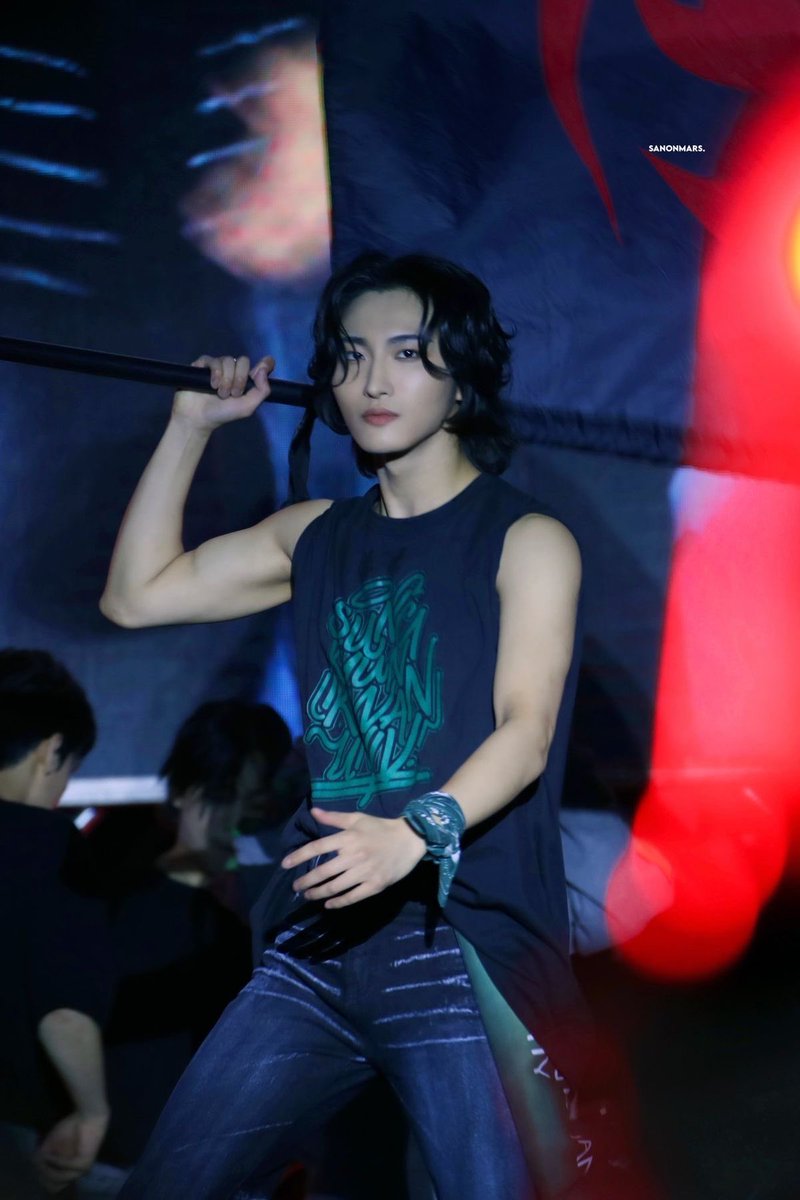 seongwooy_21's tweet photo. oh my god https://t.co/kNJV9fhkZV