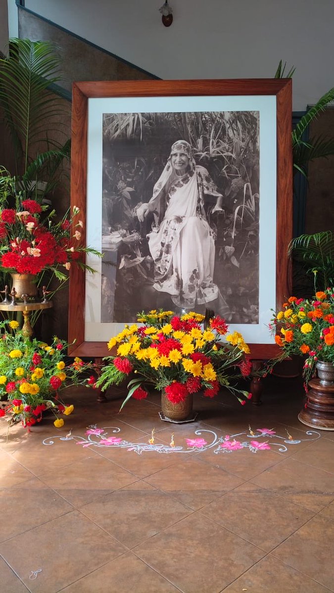 Questions and Answers 
The Mother 

October 31, 1956

…. I was stating that a human being, unless he raises himself to the divine heights, is incapable of receiving, appreciating and knowing what divine Love is. Love must cease to be divine to be accepted by man.

But that is a