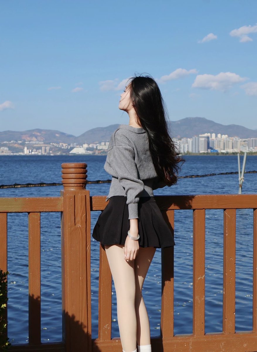 少妇三分醉
    妩媚又心碎~   
     喜欢人妻少妇的可以私信看上一起加入