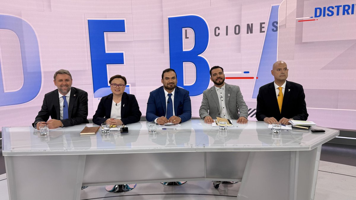 UgarteDiputado's tweet photo. A minutos de comenzar el Debate del #Distrito15 en @24HorasTVN. Los invito a acompañarnos! Somos #LaFuerzaDelCambio. Si votas 5, vota #K88 en #Ohiggins 🇨🇱 

#24Debates https://t.co/1eYrfZdlmx