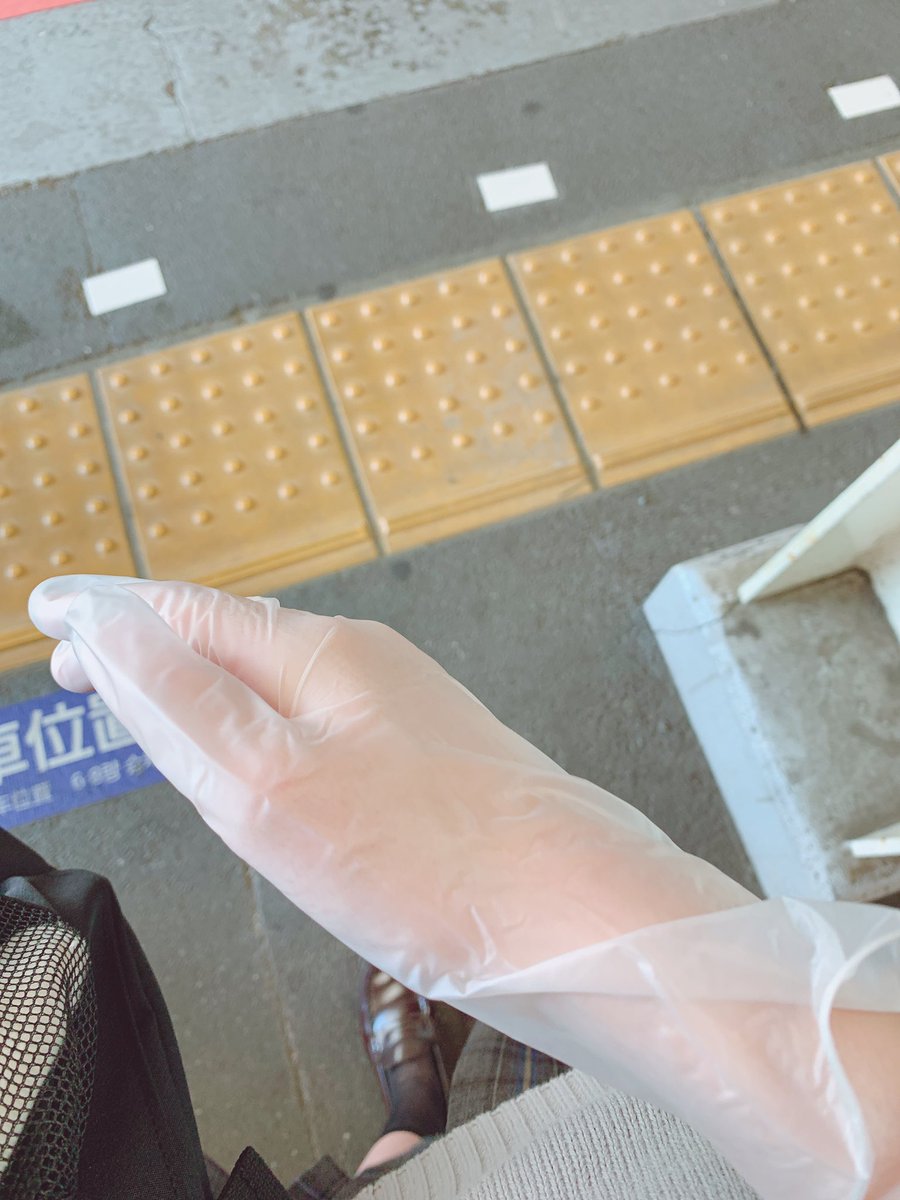 curogos's tweet photo. 一日遅れたけど10月29日は手袋の日らしい
手袋フェチになったキッカケは思い出せないけど、マスクフェチになった同時期か少し前位にはなってた気がする。 https://t.co/uNk7TquNg6