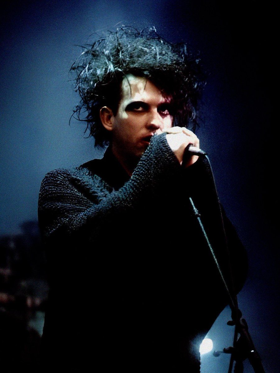 qrpress_'s tweet photo. Robert Smith - The Cure https://t.co/xBxNgxHWrG