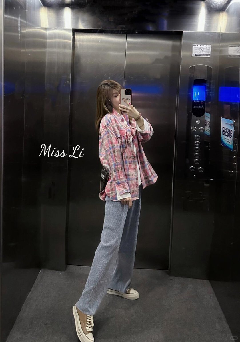 piqibaozaoxiao1's tweet image. #dailyoutfit #ootd #shirtlover
Guys,
Shirts that you can wear in both cold and hot weather are just the best! 🌞❄️
Head over to my profile and join Teacher Li’s BFF squad to get more styling tips and glow up together! 💖