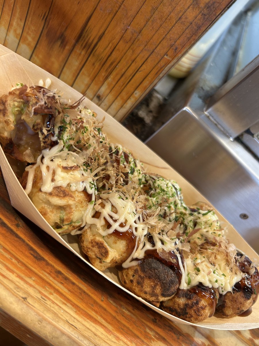 hokkaido_abtrip's tweet image. 大阪梅田の大人気店
はなだこさん

毎日めちゃくちゃ行列🤣🤣
先にレジで注文お会計をして
その奥のカウンターで食べることができます！！
タコはコリコリしていて美味しい😋
中はふわっとしてます！

次はねぎまよ食べたいな～～
ご馳走様でした！

＃ABﾄﾘｯﾌﾟ
＃はなだこ