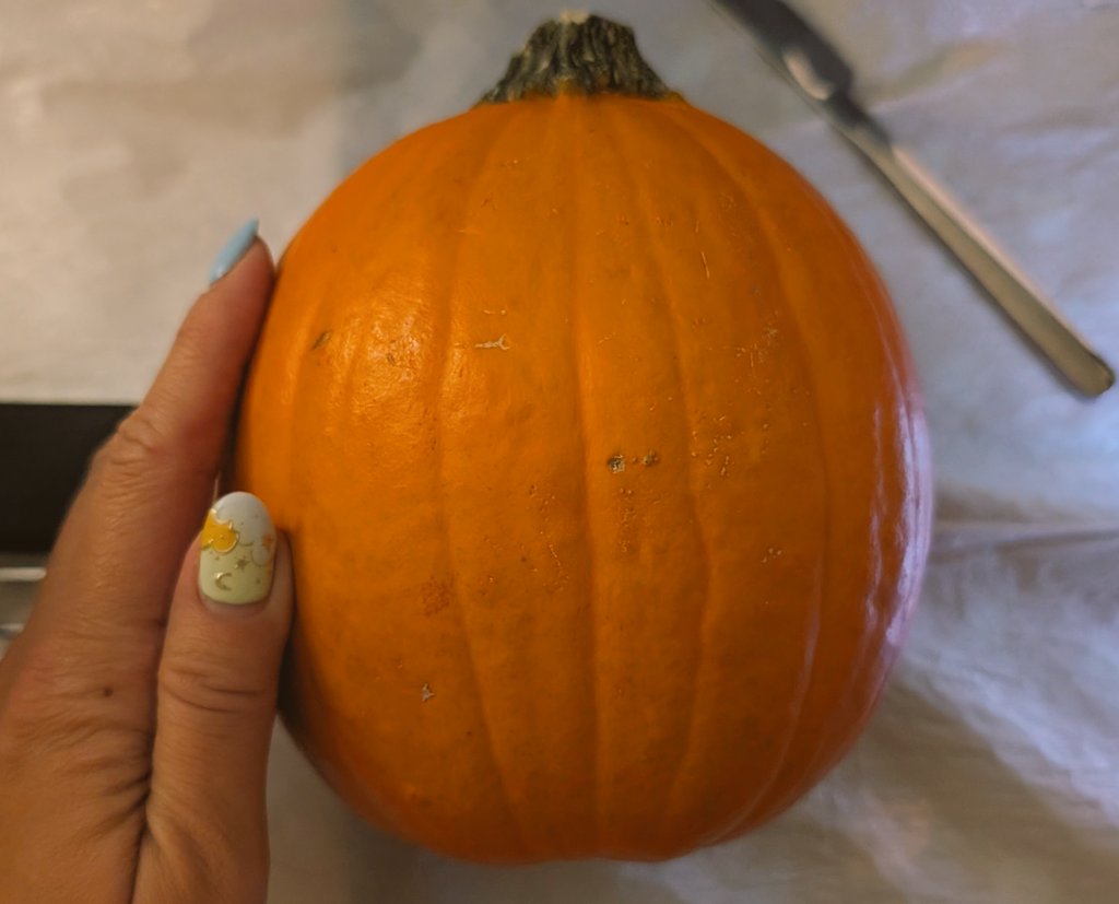 Terberri's tweet photo. 🔴 Now!

Going to carve #Hallowstreams donors' names into a pumpkin tonight. Not too late to join if you want to donate! 🔗 Below! 

Then later cont more #glitchspankr https://t.co/VBqWIILvhL